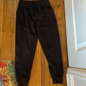 32 HEAT black joggers